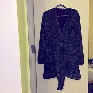 C/MEO COLLECTIVE L black and gold long sleeve ruffled dress- never worn!